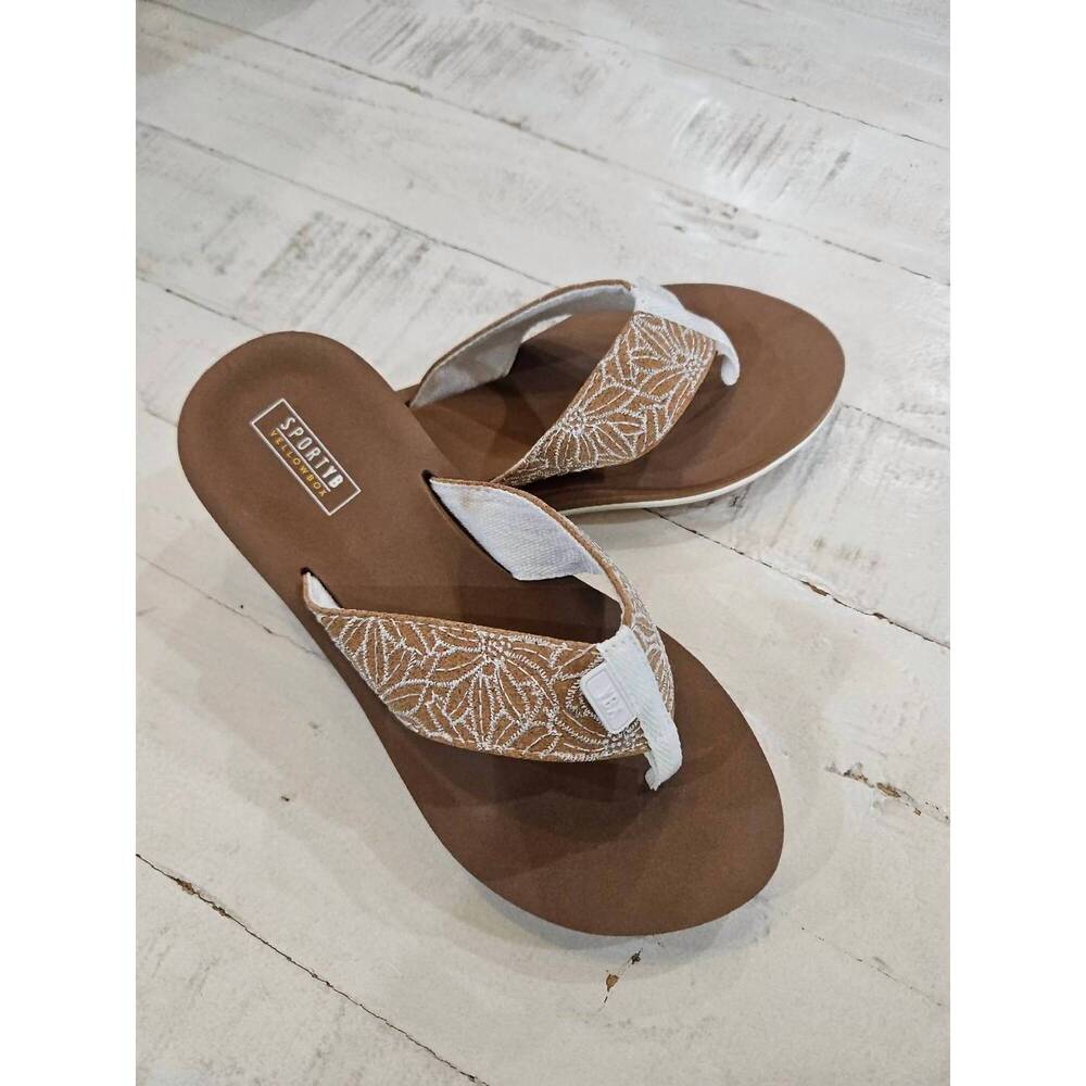 NEW YELLOWBOX women's sporty b rina flip flop in white